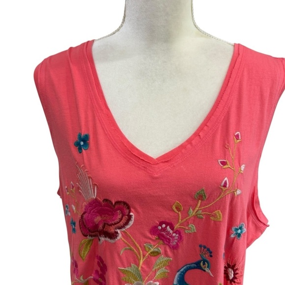 Johnny Was XS Embroidered Celina Tank Top Raw Edge V-Neck Peacock Floral Coral - Picture 10 of 14
